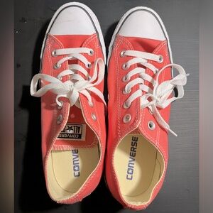 Converse-coral/peachy color. Size 8 woman’s.
